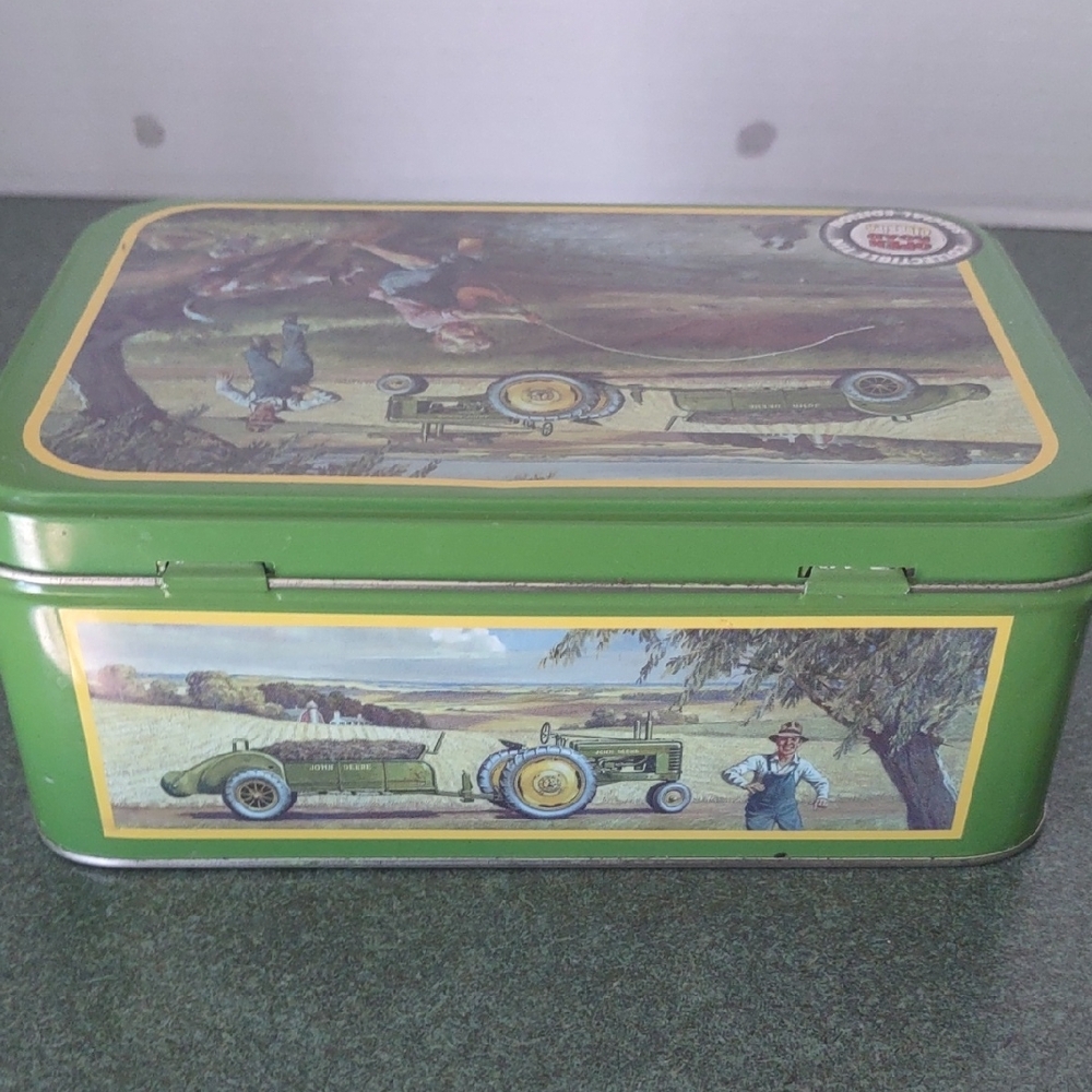 Vintage John Deere Green and Yellow Tin box - Picture 6 of 10